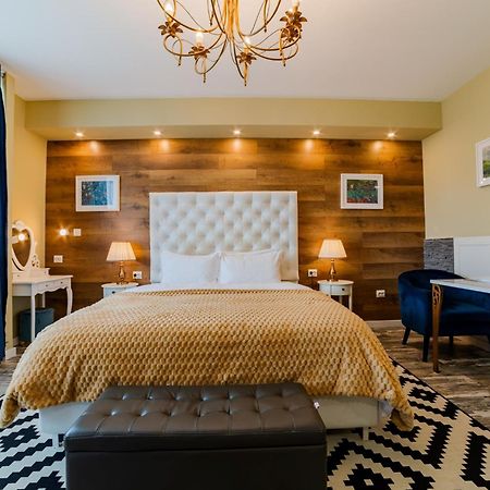 Romantic Jacuzzi Chic Apartment 시나이아 외부 사진