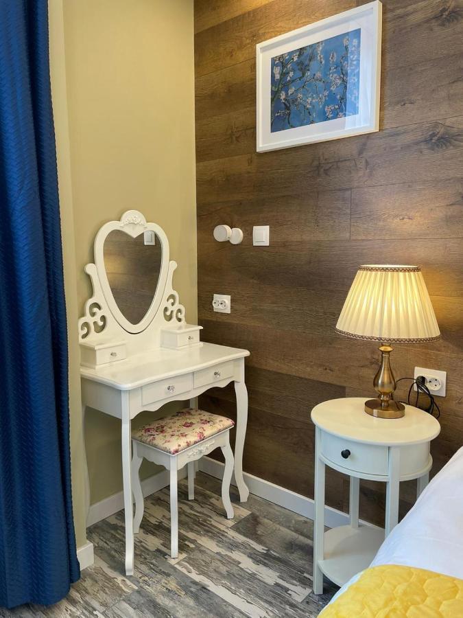 Romantic Jacuzzi Chic Apartment 시나이아 외부 사진