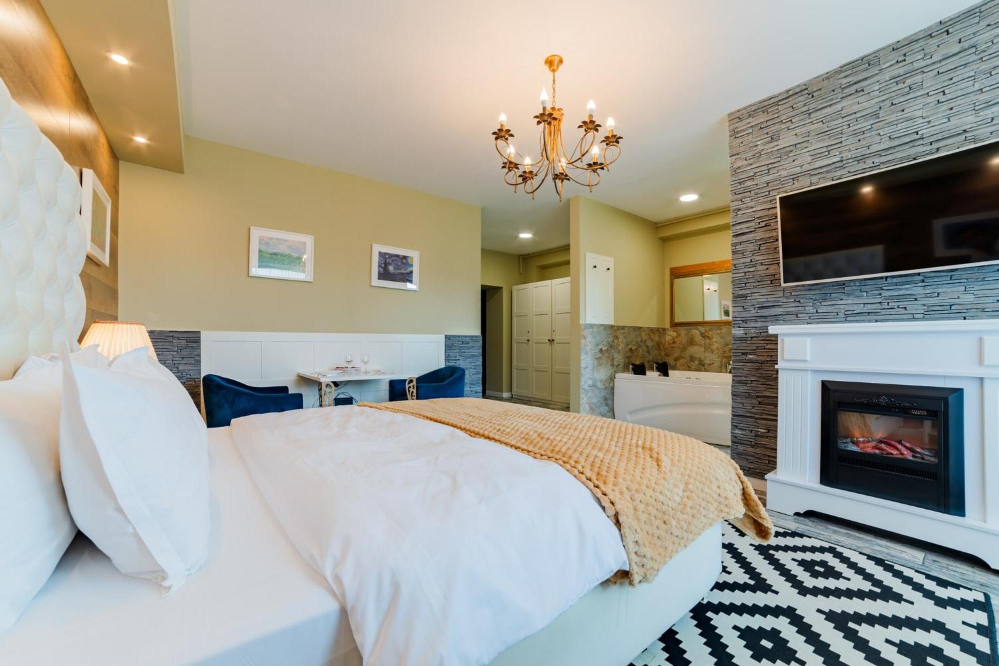 Romantic Jacuzzi Chic Apartment 시나이아 외부 사진