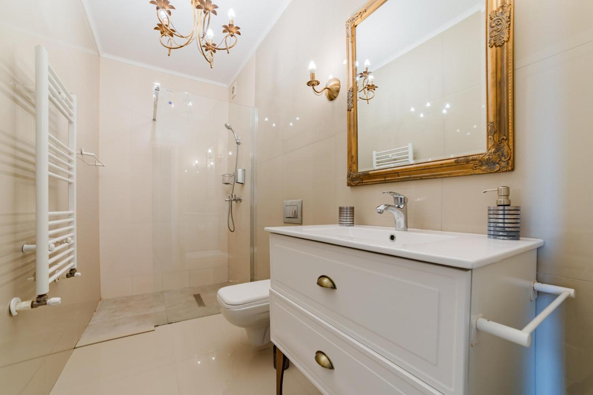 Romantic Jacuzzi Chic Apartment 시나이아 외부 사진